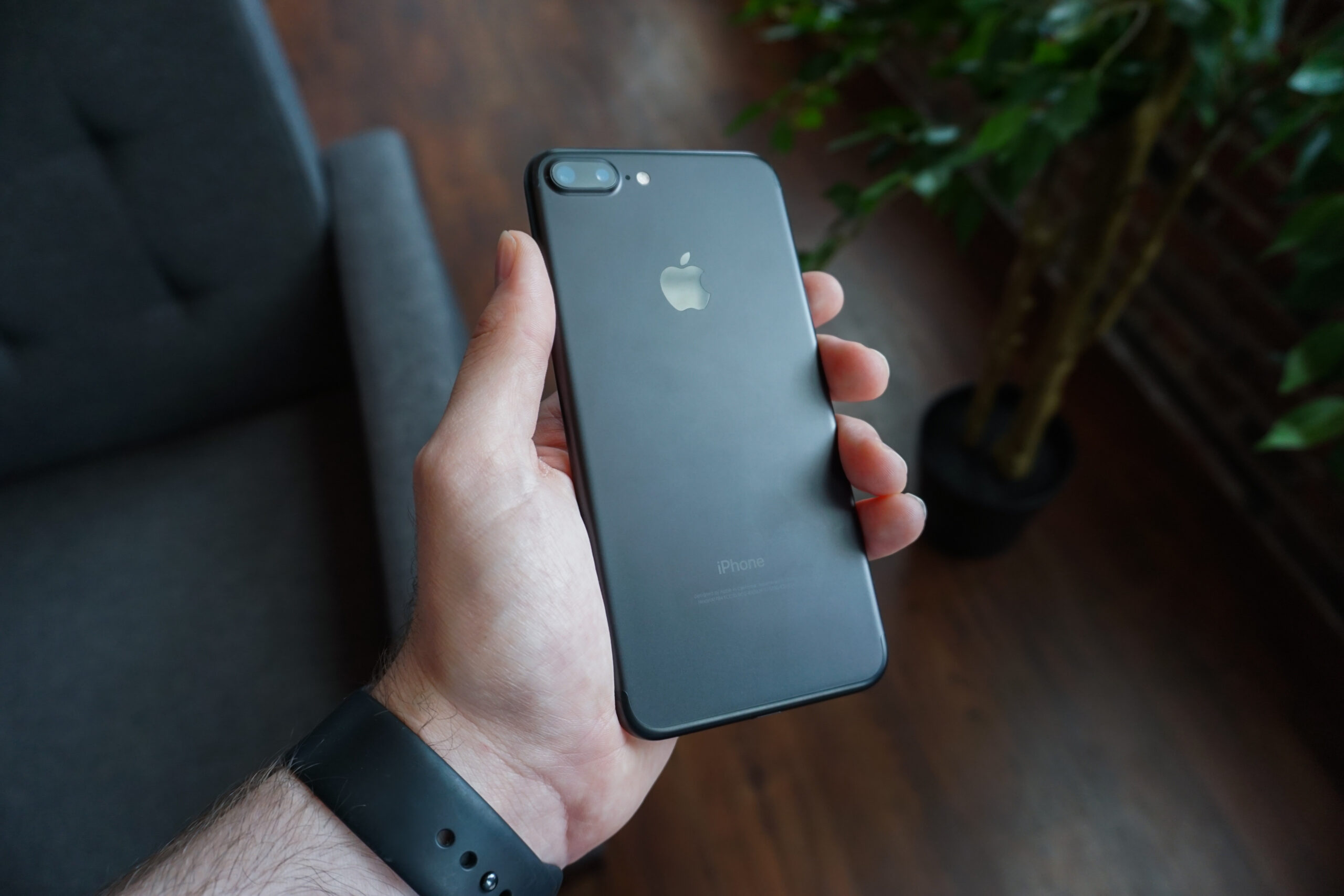 Passer son écran en noir et blanc réduit-il vraiment le temps sur le téléphone ?